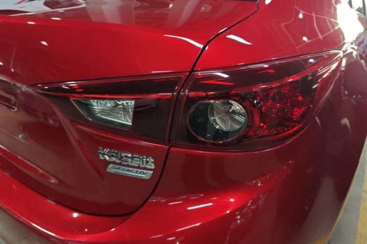 Used Mazda 3 Axela 2016 Sedan 1.5L Automatic Luxury Model