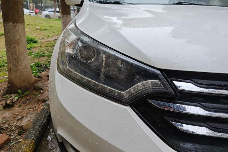 Used Dongfeng Aeolus AX7 2016 2.0L Automatic Zhiyi Trim