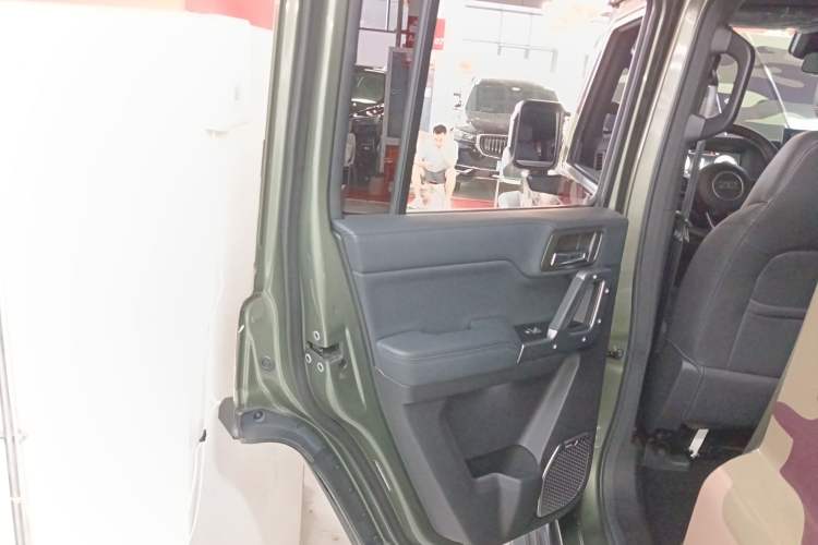 Used 212 T01 2024 2.0T Explorer