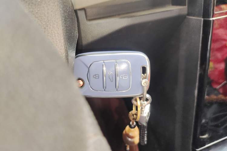 Used Wuling Hongguang PLUS 2020 1.5L Manual Comfort 7-Seater Vehicle Key