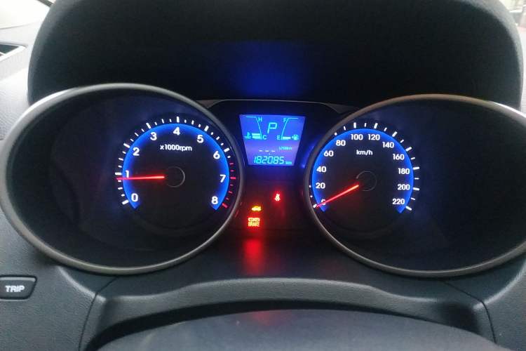 Used Hyundai ix35 2012 2.0L Automatic Two-Wheel Drive Elite Edition GLS Instrument Cluster