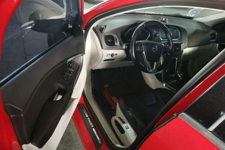 Used Volvo V40 2014 2.0T Zhiya Edition