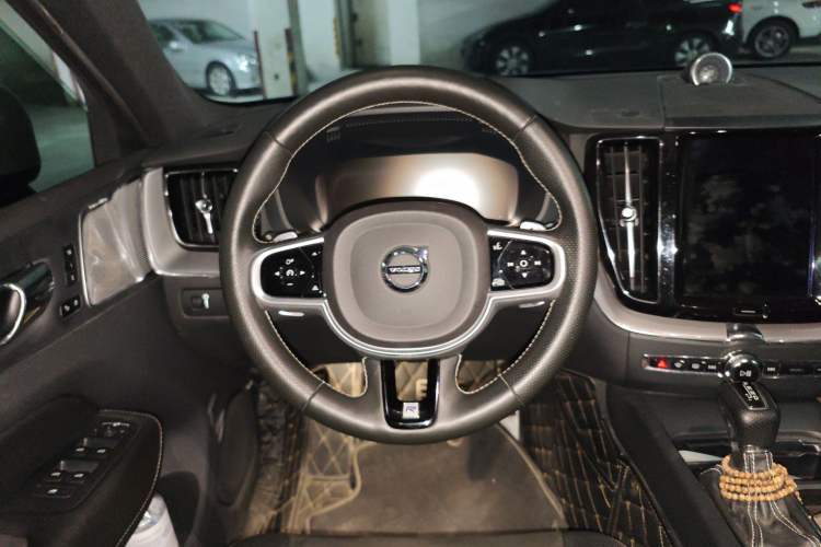 Used Volvo XC60 2019 T5 4x4 Zhiyuan Sport Edition China V Standard Steering Wheel