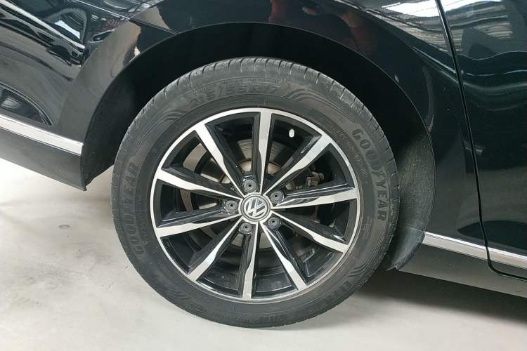 Used Volkswagen Magotan 2019 330TSI DSG Leading Edition China V Standard Right Rear Wheel Hub