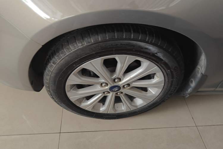 Used Ford Escort 2015 1.5L Automatic Fashion Model Left Front Wheel Hub