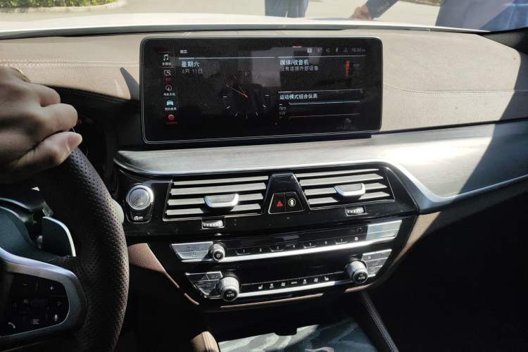 Used BMW 5 Series 2021 Facelifted 530Li Leading Edition M Sport Package Audio And AC Panel