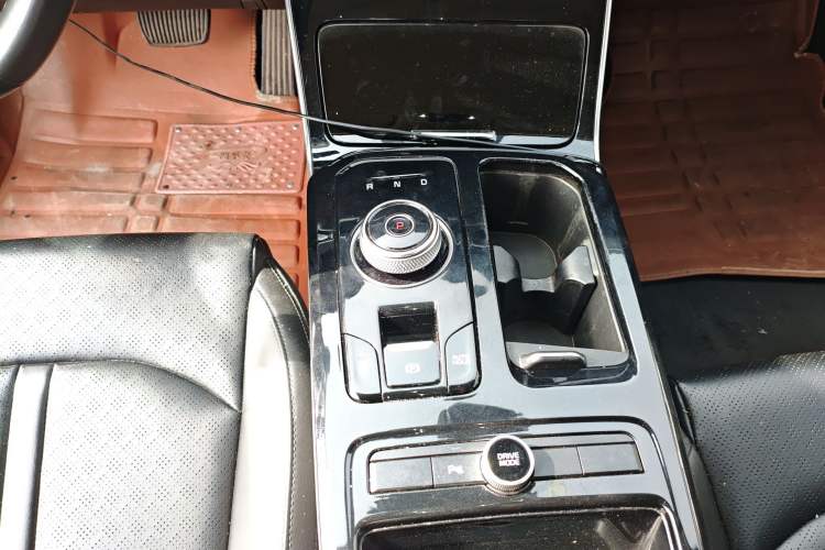 Used Kia K5 2020 270T CVVD Luxury Tech Edition Gear Lever