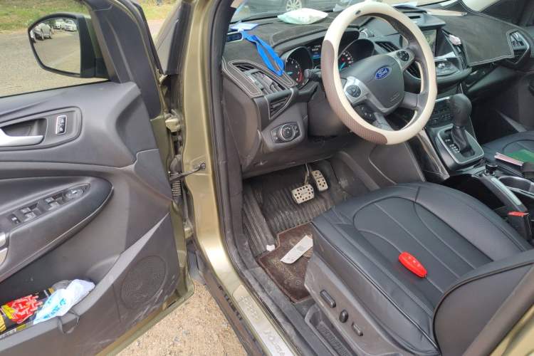 Used Ford Kuga 2013 2.0L GTDi Four-Wheel-Drive Sport Model Driver Seat