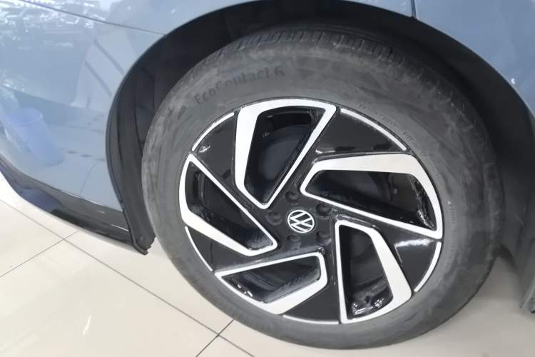 Used Volkswagen ID.7 VIZZION 2024 PRO Model Right Rear Wheel Hub