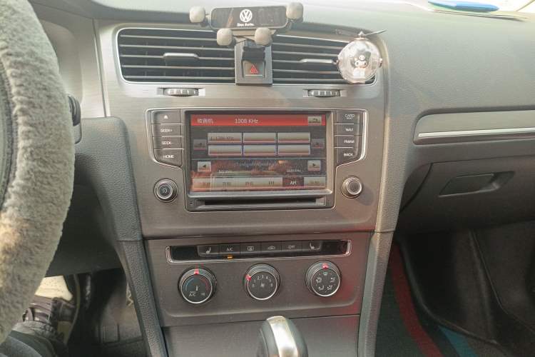 Used Volkswagen Golf 2016 230TSI Automatic Luxury Version
