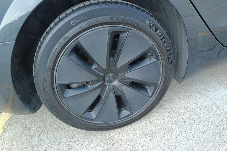 Used Tesla Model 3 2023 Long-Range All-Wheel-Drive Version