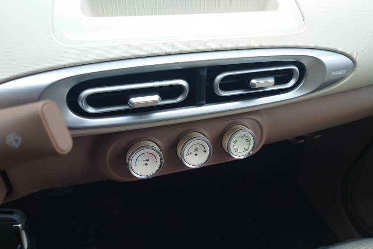 Used Wuling Hongguang MINIEV 2025 Four-Door Version Advanced Edition
