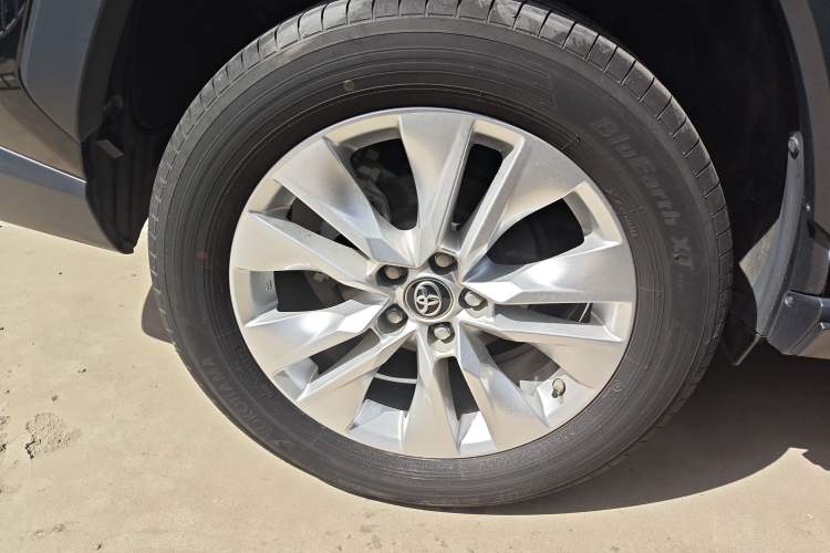 Used Toyota Wildlander 2022 Updated Version 2.0L CVT Two-Wheel Drive Leading Edition
