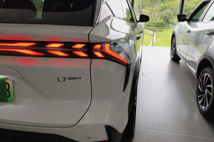 Used Geely Galaxy L7 2025 EM-i 115km Exploration+ Edition Right Rear Taillight