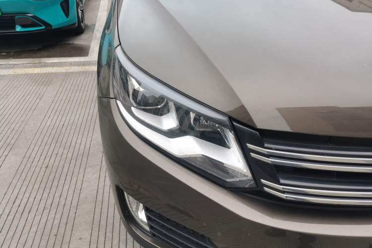 Used Volkswagen Tiguan 2015 1.8TSI Automatic Two-Wheel Drive Comfort Edition Right Front Headlight