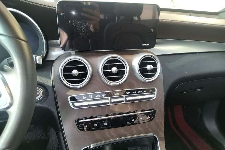 Used Mercedes-Benz GLC 2020 GLC 260 L 4MATIC Luxury Model Audio And AC Panel