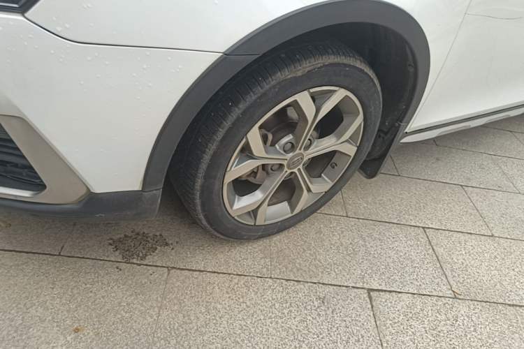 Used Geely Auto Vision S1 2018 1.5L CVT FENGXING Model Left Front Wheel Hub