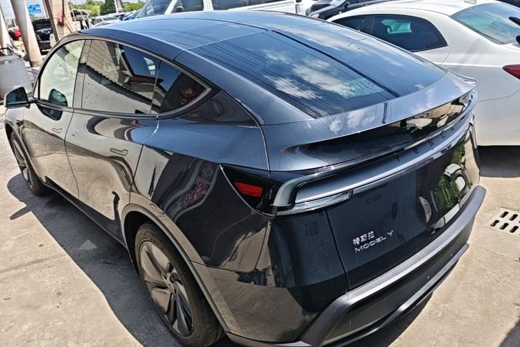 Used Tesla Model Y 2025 Rear-Wheel-Drive Version