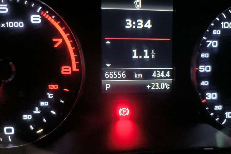 Used Audi A3 2014 Limousine 40 TFSI S line Comfort Model
