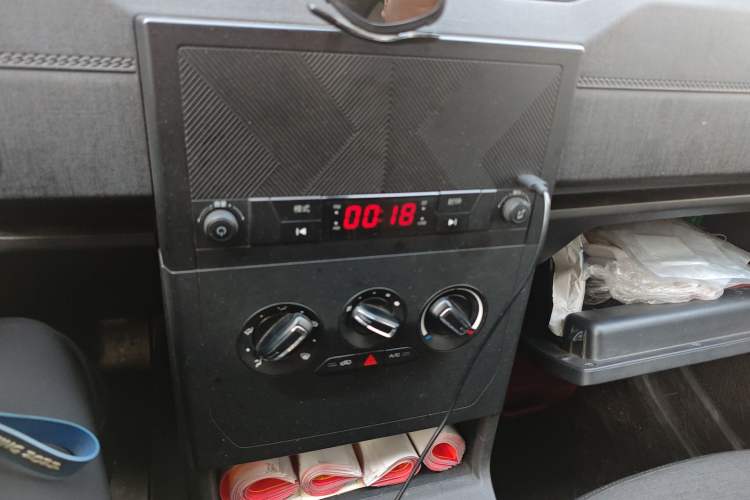 Used Wuling Hongguang PLUS 2020 1.5L Manual Standard Edition 5 Seats Audio And AC Panel