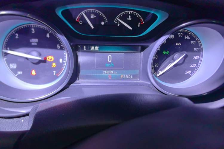 Used Buick Envision 2015 20T Two-Wheel-Drive Elite Model Odometer Close Up