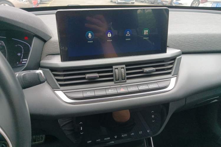 Used Dongfeng Aeolus Yixuan 2020 230T Automatic Advanced Edition Audio And AC Panel