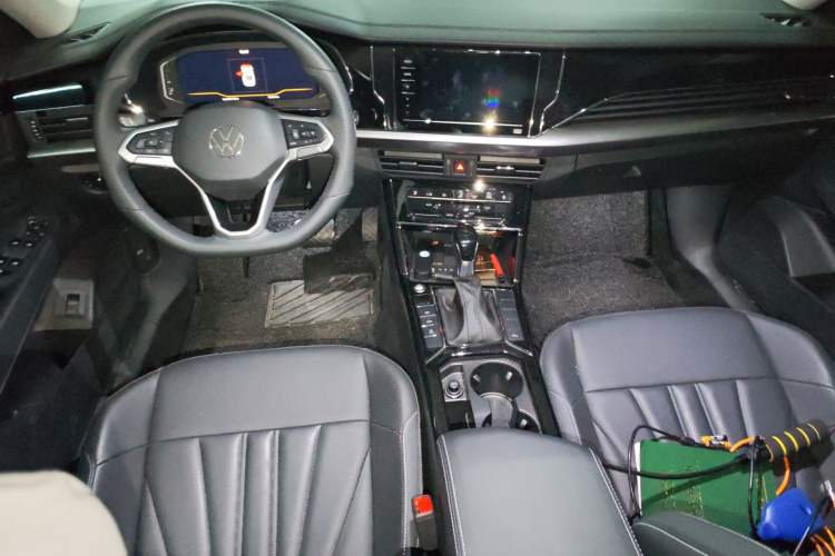 Used Volkswagen Passat 2025 Outstanding Model 380TSI Starry Dragon Edition Center Console