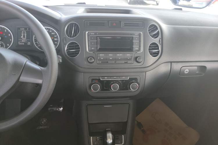 Used Volkswagen Tiguan 2015 1.8TSI Automatic Two-Wheel Drive Trend Edition Audio And AC Panel