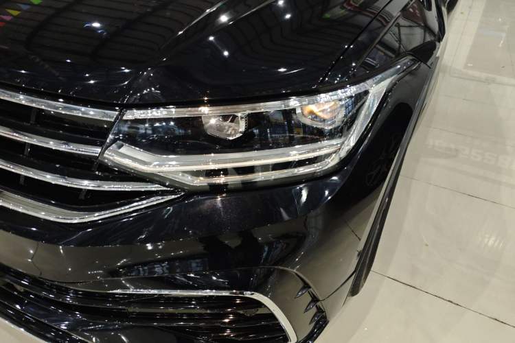 Used Volkswagen Tiguan L 2023 Restyled 330TSI Automatic Two-Wheel Drive R-Line Enhanced Comfort Version Left Front Headlight