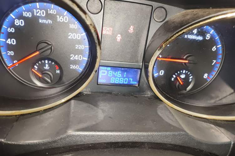 Used Hyundai Genesis Coupe 2009 2.0T Automatic Deluxe Edition Odometer Close Up