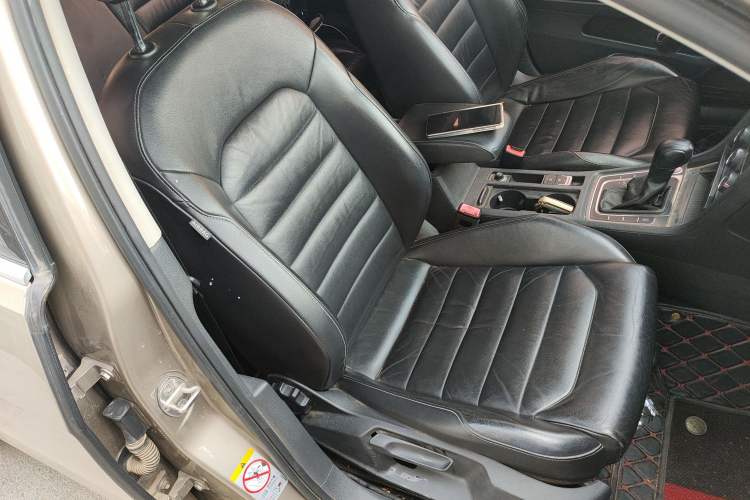 Used Volkswagen Golf 2015 1.4TSI Automatic Luxury Model Right Front Seat