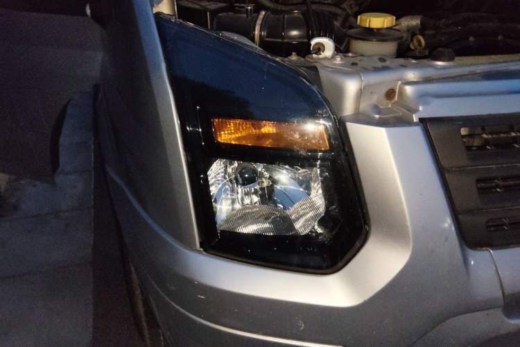 Used Ford Transit Custom 2013 2.4T Diesel Economical Long-Wheelbase Mid-Roof China IV Standard