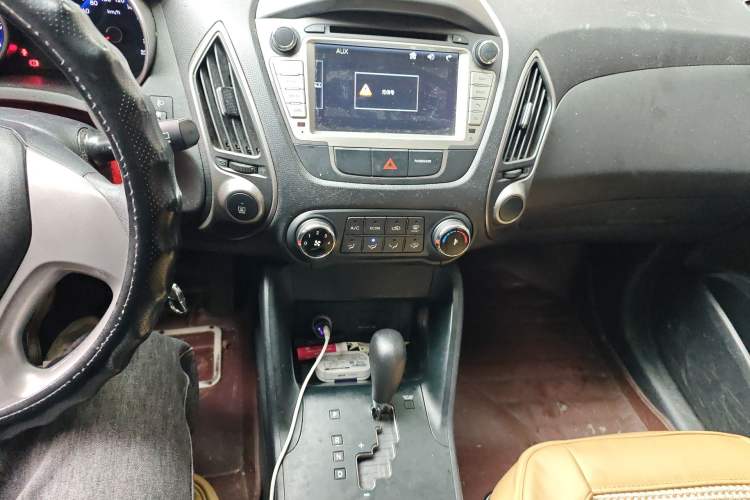 Used Hyundai ix35 2015 2.0L Automatic 2WD Comfort Edition China IV Standard Audio And AC Panel