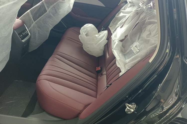 Used Hongqi H5 2025 2.0T Automatic Flag Edition – 500 000 Units Commemorative Version