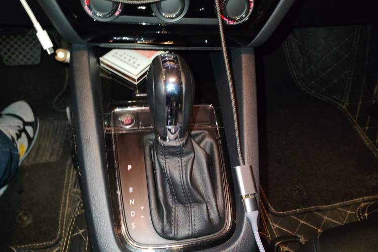 Used Volkswagen Sagitar 2017 1.6L Automatic Comfort Model Gear Lever