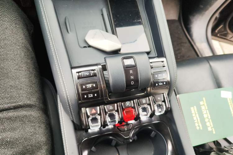 Used Formula Leopard 5 2023 Navigator Edition
