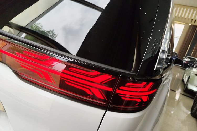 Used Denza D9 2022 DM-i 970 Four-Wheel Drive Flagship Model
