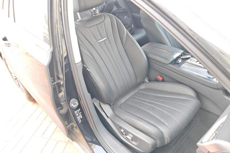 Used Hongqi H5 2024 1.5T DCT Smart Connect Flagship Edition Right Front Seat