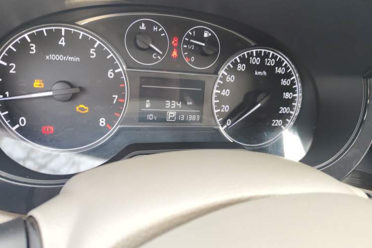 Used Nissan Tiida 2011 1.6L CVT Smart Version Odometer Close Up