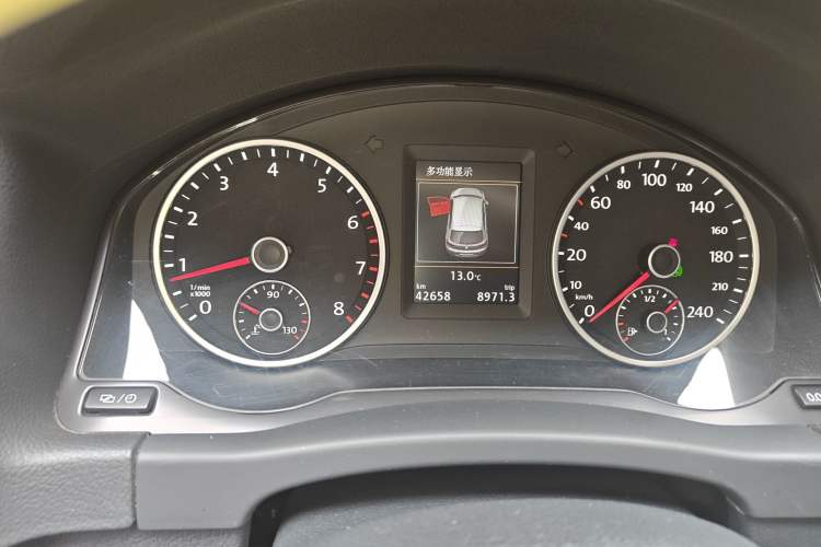 Used Volkswagen Tiguan 2016 300TSI Automatic All-Wheel Drive Luxury Edition Odometer Close Up