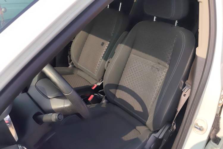 Used Chevrolet Trax 2014 1.4T Manual Two-Wheel Drive Comfort Model Left Front Seat