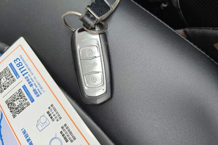 Used Geely Auto Emgrand X7 Sport 2018 1.8TD Automatic Two-Wheel Drive Smart Connect 4G Internet Edition Vehicle Key