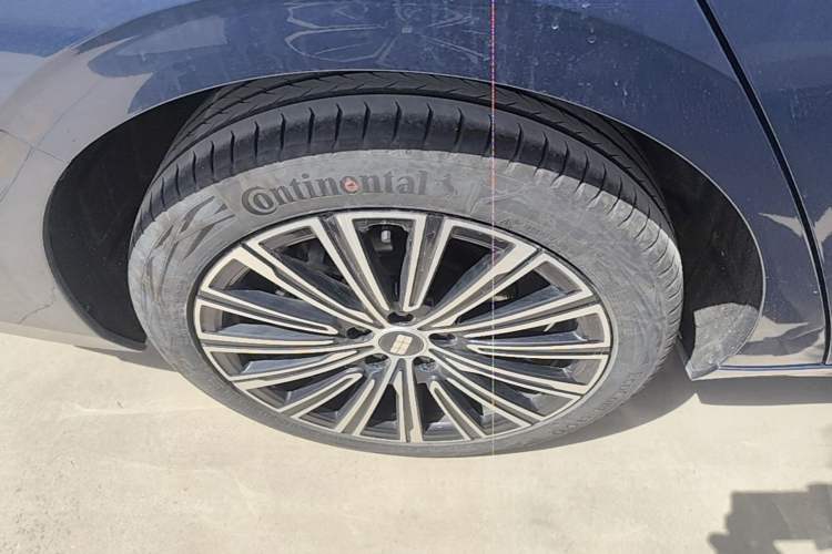 Used Geely Galaxy A7 2025 Model EM-i 150km Starship Edition Right Rear Wheel Hub