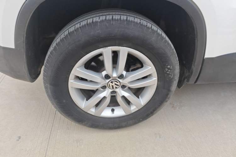 Used Volkswagen Tiguan 2015 1.8TSI Manual Two-Wheel Drive Fashion Edition Right Rear Wheel Hub