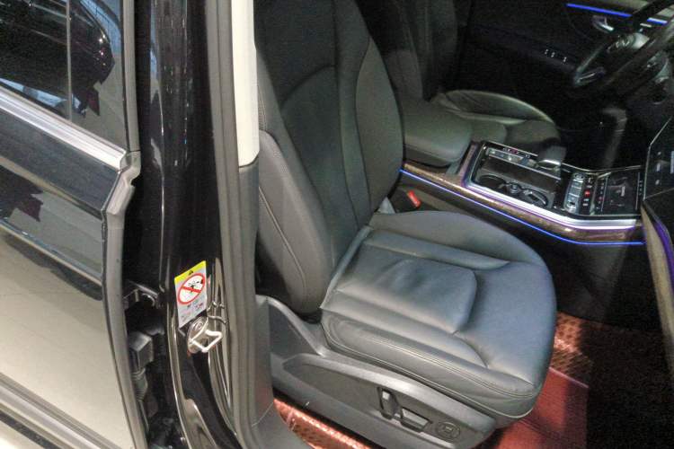 Used Audi Q7 2021 45 TFSI quattro S line Sport model
