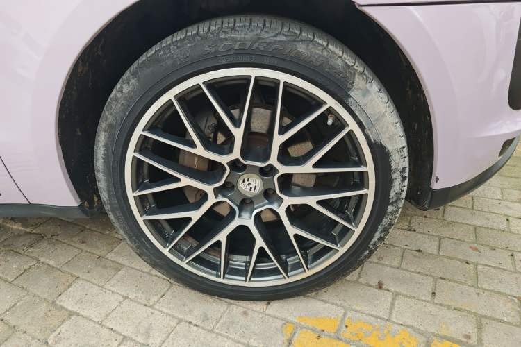 Used Porsche Macan 2018 Macan 2.0T Right Front Wheel Hub