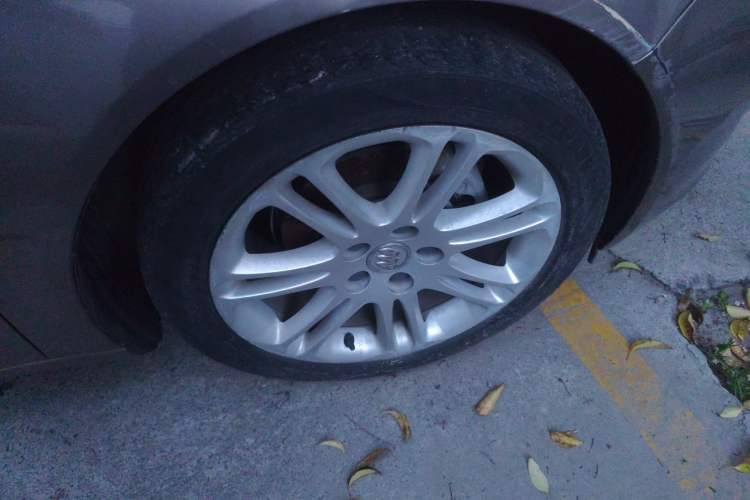 Used Buick Regal 2012 2.4L SIDI Elite Edition Right Front Wheel Hub