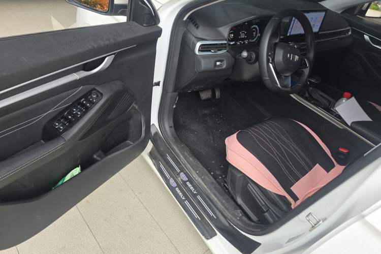 Used Geely Auto Emgrand 2025 4th Generation 1.5L CVT Luxury Version Driver Seat