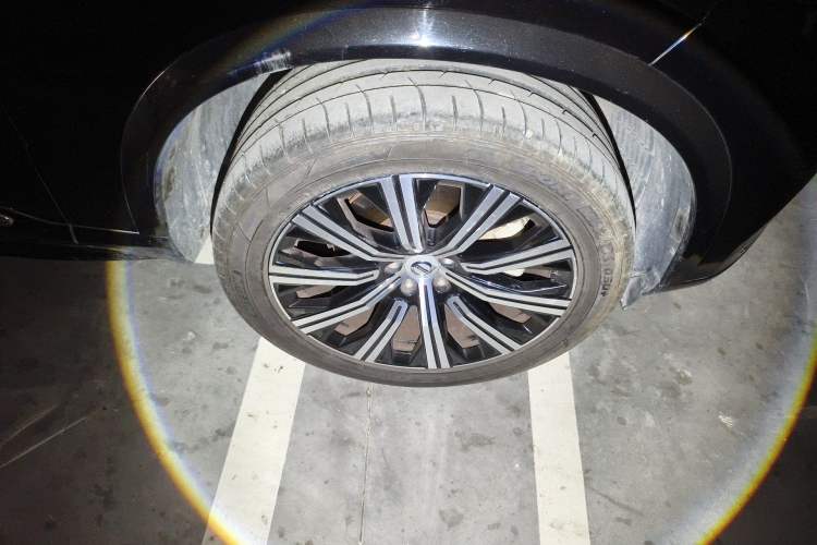 Used Volvo XC90 2020 T5 SmartDrive Luxury 7-Seater Right Front Wheel Hub