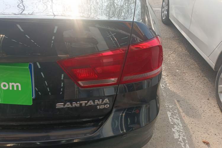 Used Volkswagen Santana 2015 1.6L Manual Comfort Edition Exterior 3